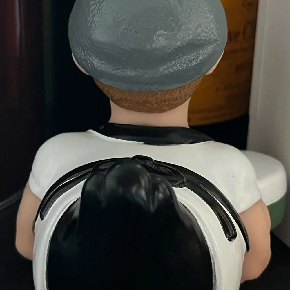 Éminence Skincare Figurine rubberduck unique luxury skincare brand 🐥🐥